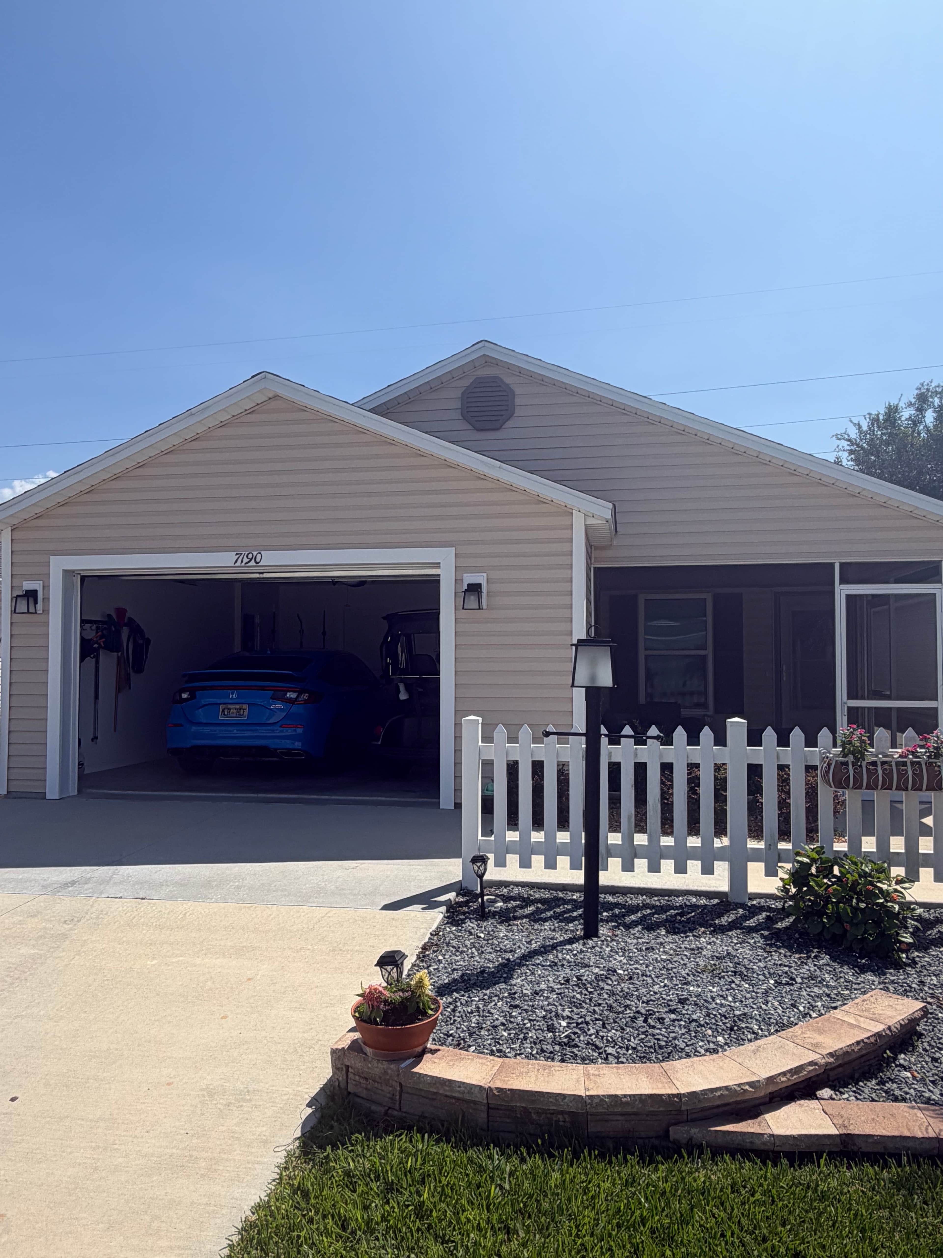 Patio Villa in Lake Denham — Furnished