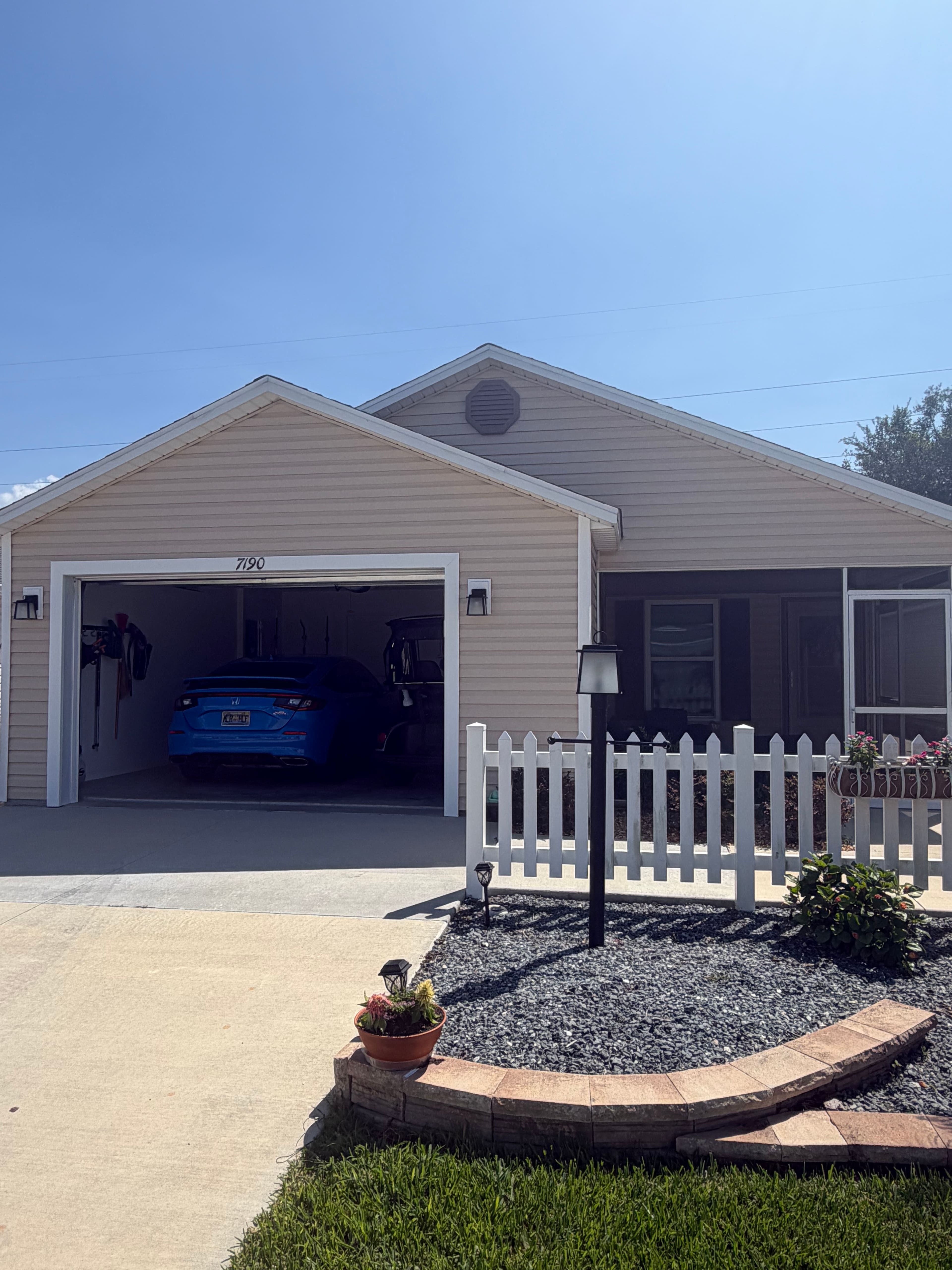 Patio Villa in Lake Denham — Furnished